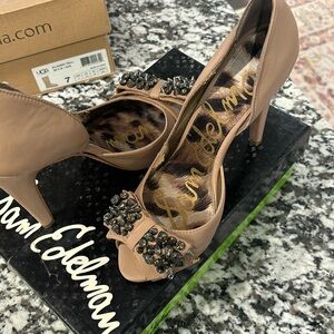 NIB sold out Sam Edelman Lorna spiked bow heels. Size 7.5